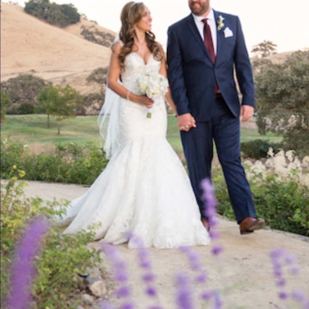 I’m selling my gorgeous Wedding Ceremony Dress. - Picture 4 of 4